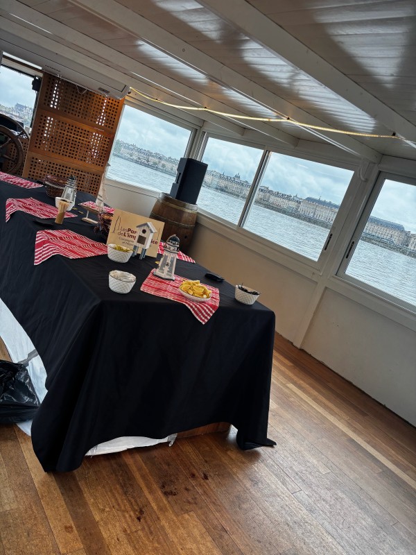 Traiteur pour mariage de 50 personnes sur une péniche à Bordeaux