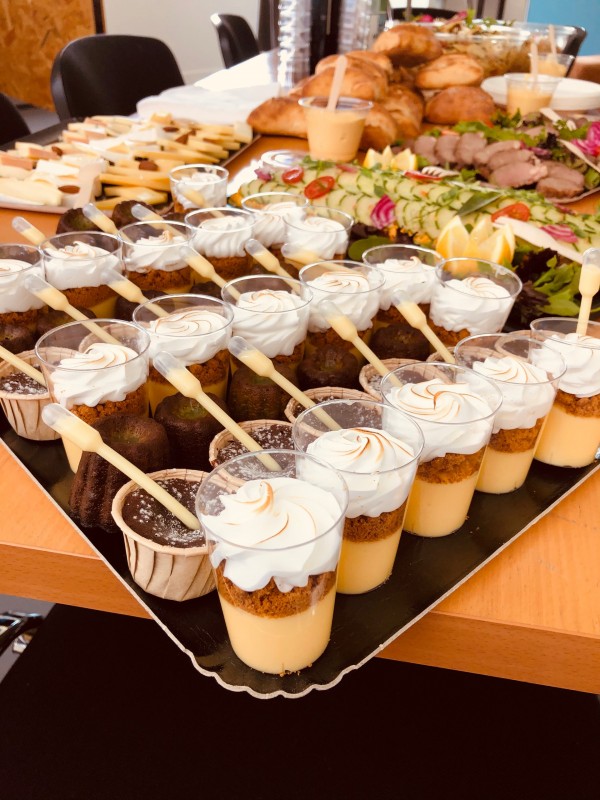 livraison de bouchées sucrées et plateaux repas à gradignan près de bordeaux