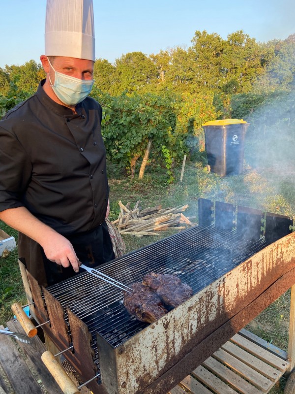 Côte de boeuf au barbecue pour un mariage à Aubie et Espessas