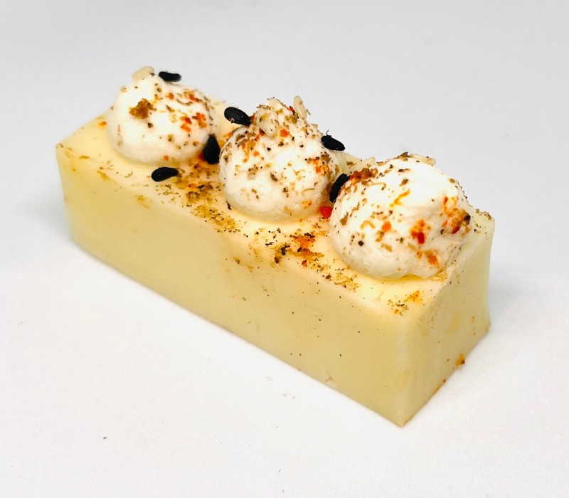 Le lingot de brebis, ganache trufée à la fève tonka bordeaux