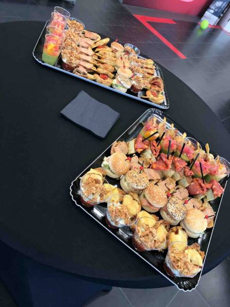 Livraison d'un apéritif et plateau repas pour une entreprise a Mérignac