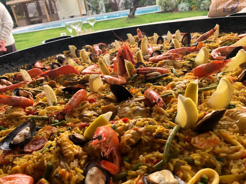Trouver un Traiteur pour la livraison de Paëlla à domicile à Bordeaux