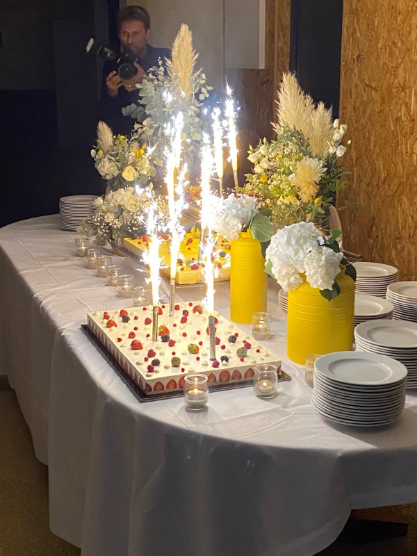 Cascade d'entremet pour un mariage dans un château à Aubie et Espessas